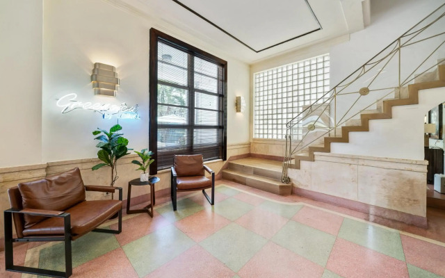 Greenview Hotel by Lowkl