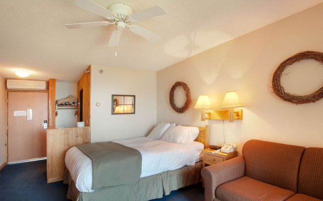 Cove Point Lodge