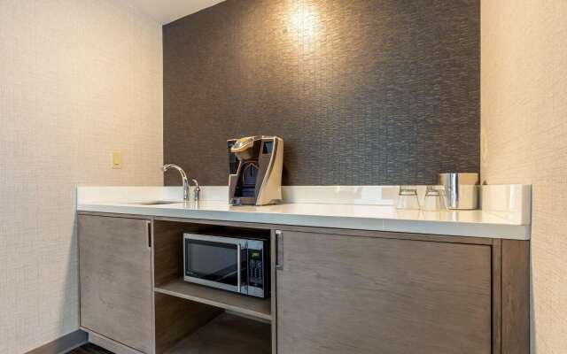 Cambria Hotel Milwaukee Downtown