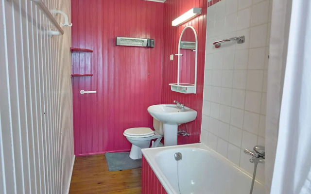Spacious Holiday Home With Private Garden