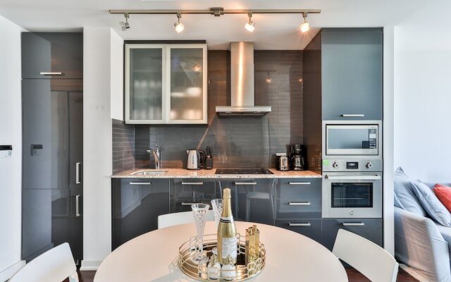 Brilliant High-Rise 2 Bed and Parking