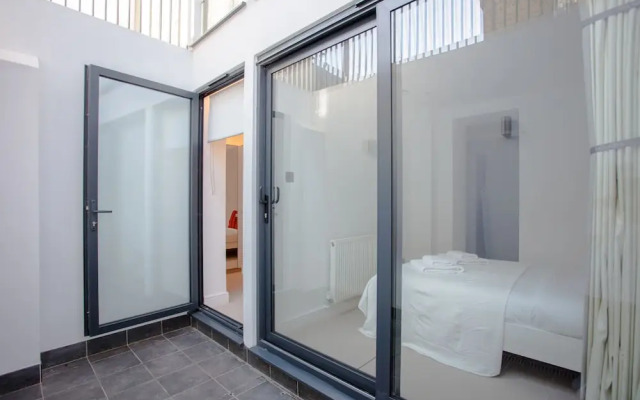 Newly Refurbished Modern 3 Bedroom Apartment in Affluent Fulham