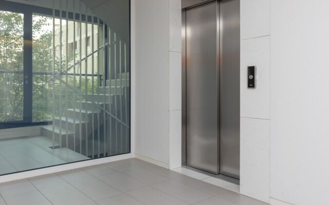 Studio Warsaw Kolejowa by Renters