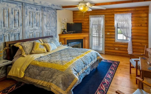 Quarter Horse Inn / Orchid Room
