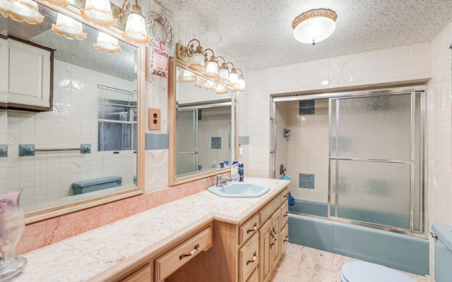 Beachfront Home ~ 7 Mi to Cape May!