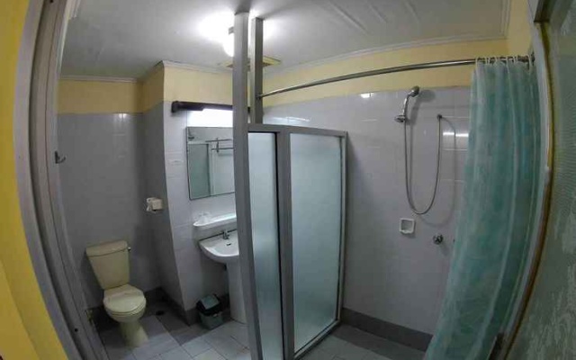 Hotel Griya Permai – Bathroom – Jakarta