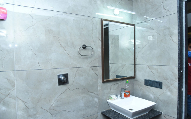 OYO 16604 Hotel Sparsh Inn