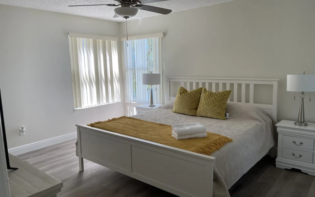 Modern Luxury Apartment Close Disney