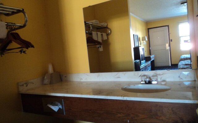 OYO Hotel Atlanta TX Hwy 59