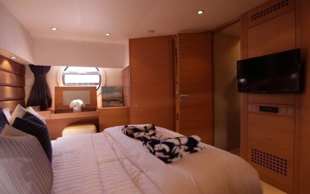 Grey Yacht All Inclusive