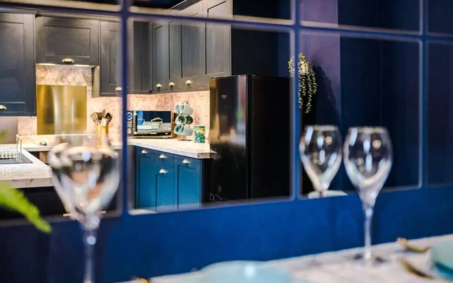 Large 5 Bedroom Home perfect for groups