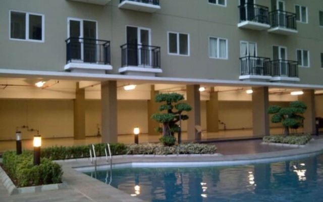 Puri Park View Apartment with Balcony