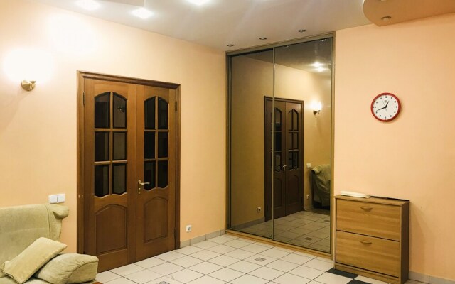 KyivHome Huge apartment in Kreschatik