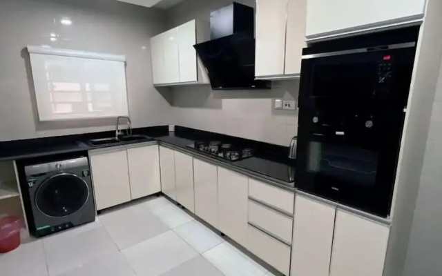 L'Rina Apartments