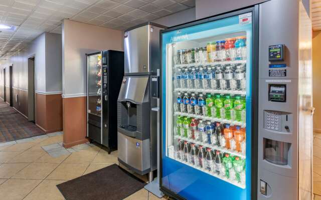 Econo Lodge & Suites Granite City