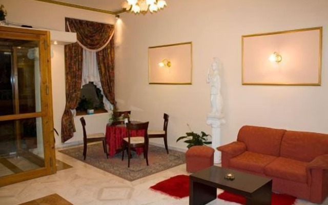 Alexiou Hotel