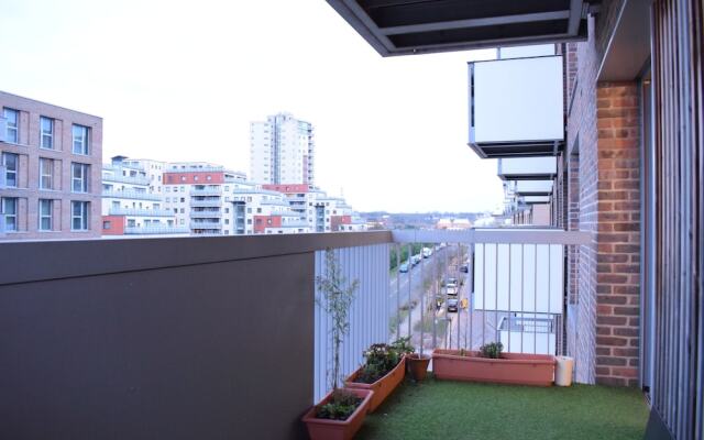 Modern 3 Bedroom Apartment Near City Airport