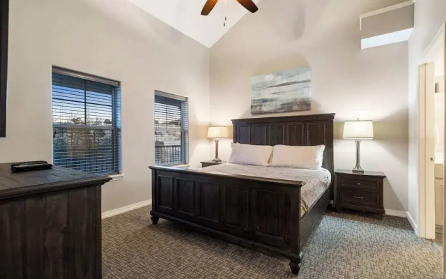 New Listing Ozark Views at Majestic - Perched on the Hills