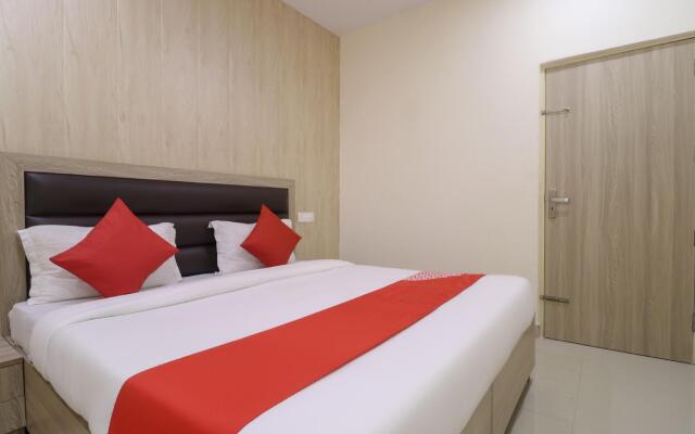 OYO 76273 Gold Inn