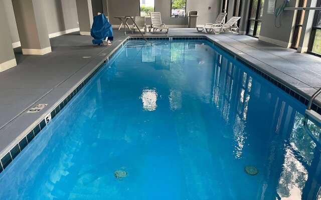 Days Inn & Suites by Wyndham Murfreesboro