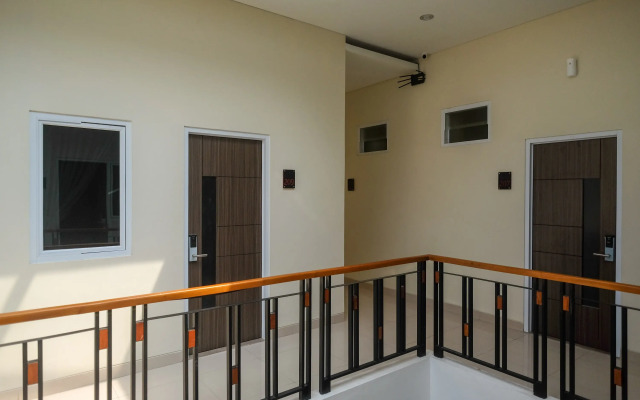 RedDoorz Plus near Solo Square 2