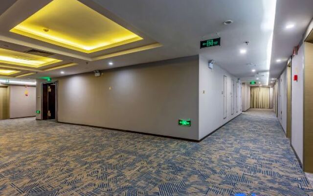 Golden Leaf Hotel