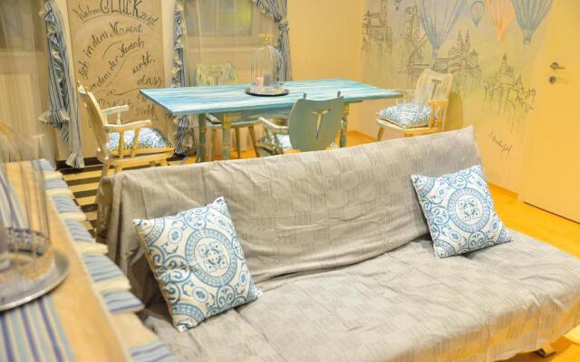 Kunst Apartment im Schwalbenhaus