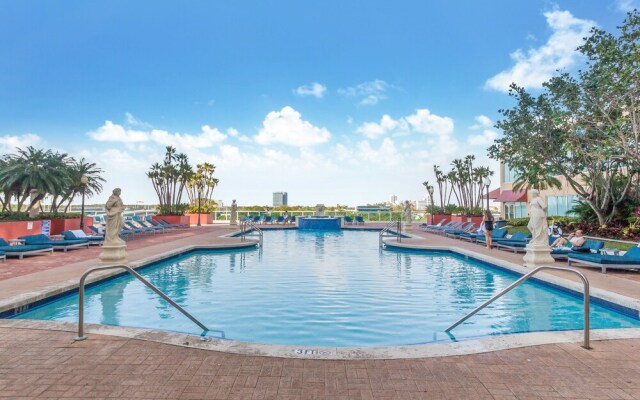 Churchill Suites Intracoastal Yacht Club