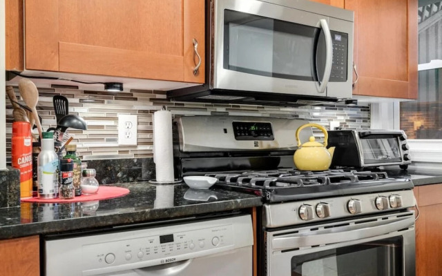 Entire 1-br Apt in Noma Eckington