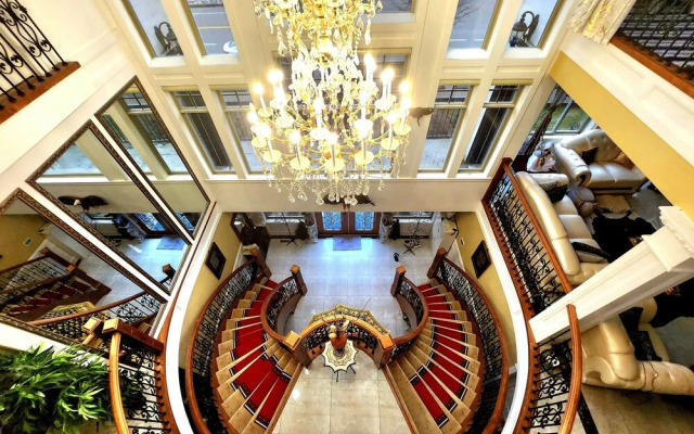 Empress Palace Hotel