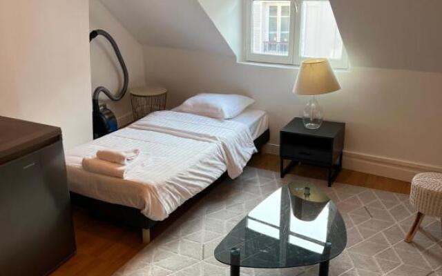 Canal Saint Martin Apartments