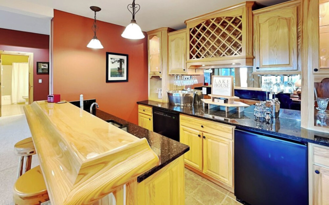 Magnificent Mountain Lodge by Taylor Made Deep Creek