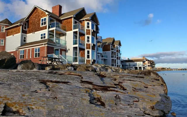 Tides Inn & Suites