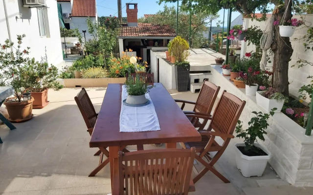 Apartments and rooms with parking space Hvar - 13161