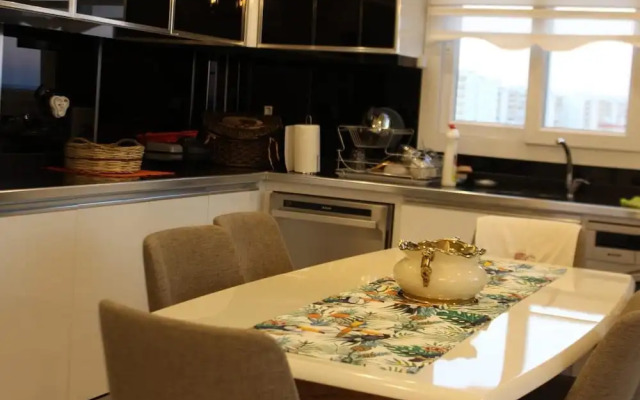 GoldenPark King Suites with Balcony & Sea view