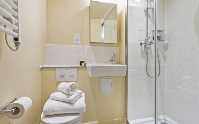 Stylish Mezzanine Studio in Leafy Primrose Hill