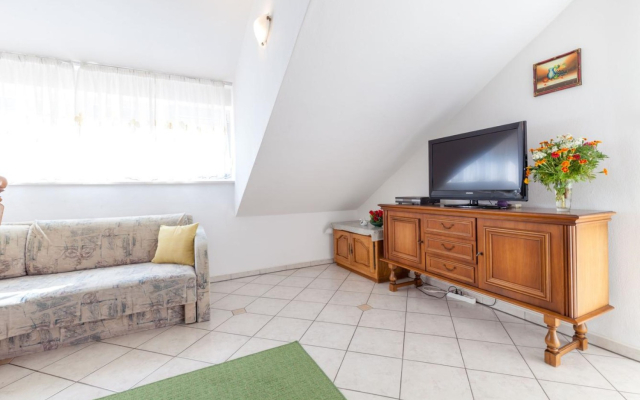 Apartment Vini- beautiful garden and terrase A4 Podstrana, Riviera Split