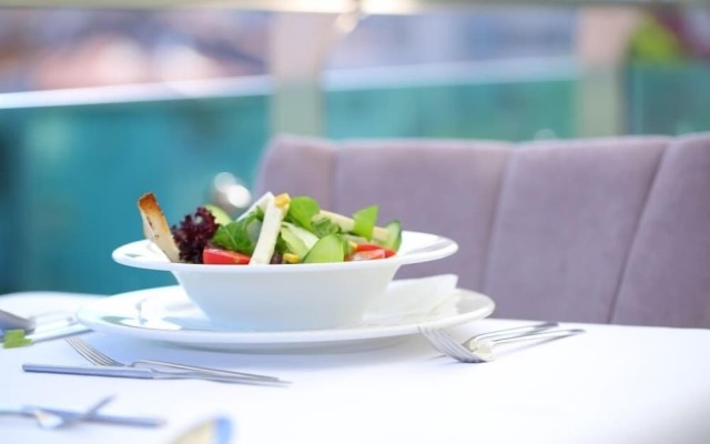 Queen Hotel & Spa