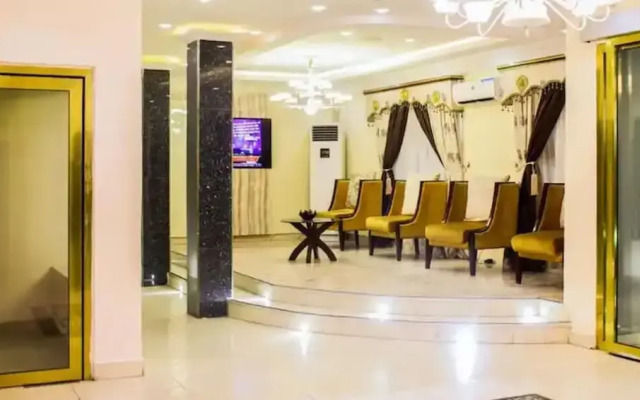 Six Diamond Hotel