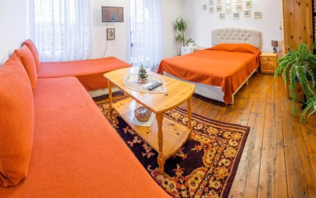 Room-charming Guest Room in Historic Vel