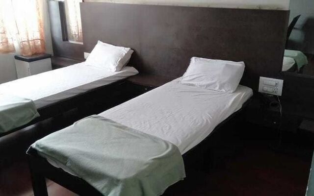 Iroomz Shivaratna Palace