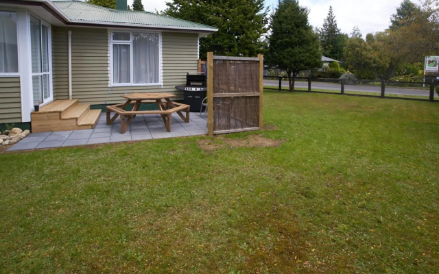 Accommodation Fiordland -The Three Bedroom House at 226A Milford Road – Outside – Te Anau