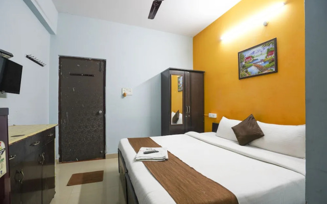 OYO 80454 Grand Aarvi Suites