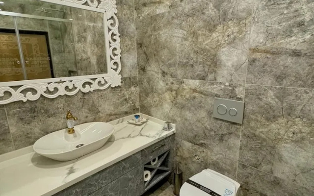 Golden Rose Deluxe Hotel