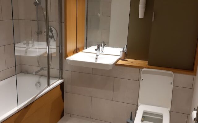 Apartment-newham-sleeps2-balcony-89ws