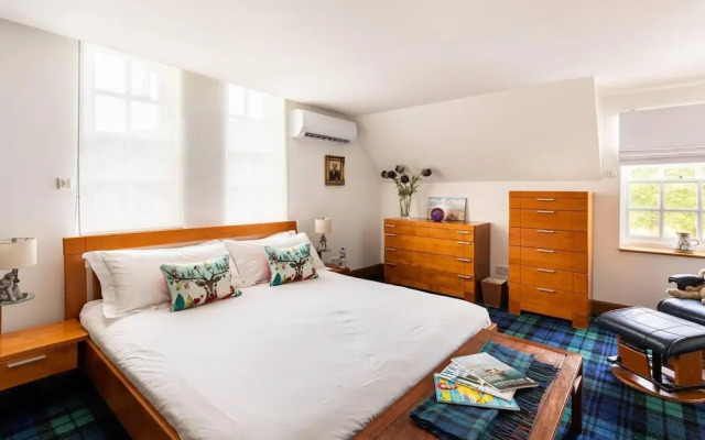 Stunning Luxury Duplex With Hot Tub and Aircon