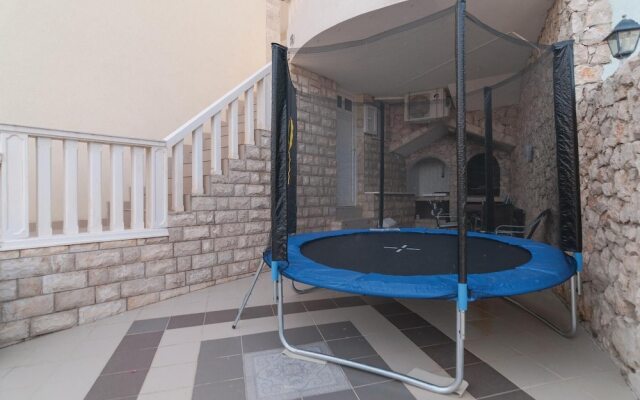 Nice Home in Sevid With 6 Bedrooms and Outdoor Swimming Pool