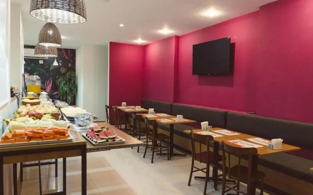 CLH SUITES Copacabana Domingos Ferreira