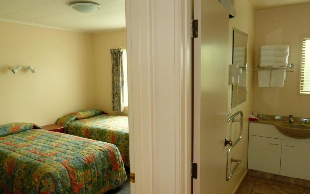 Tudor Lodge Motel – Guest Rooms – Nelson