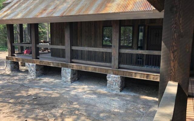 Yellowstone Crossing Lodge